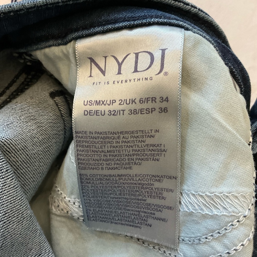 NWT NYDJ Ella Short with Side Seam Slits, Blue Well, Size 2 - Picture 4 of 4